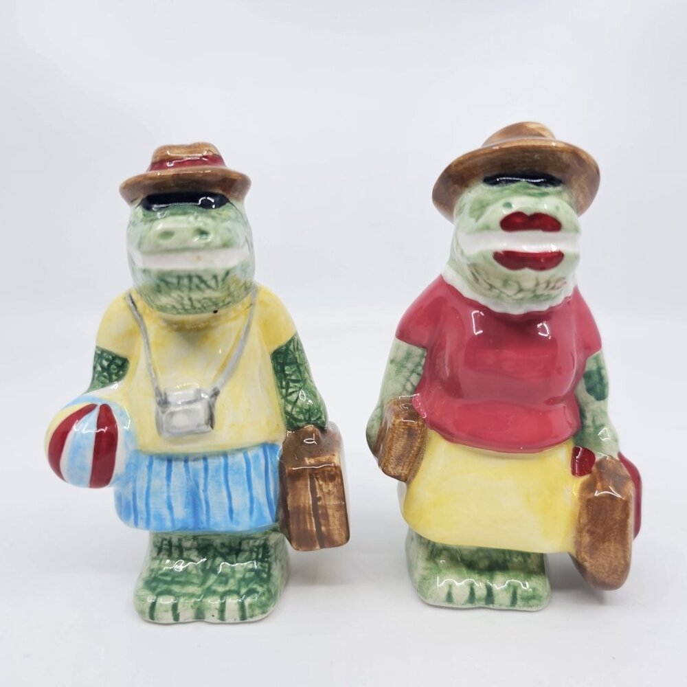 Vintage Gators On The Go Salt & Pepper Shakers Set Beach Ceramic 4.25 in